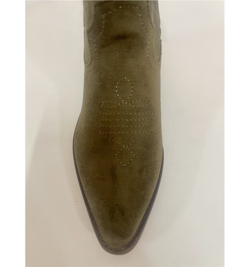 Bota campera bordada serraje