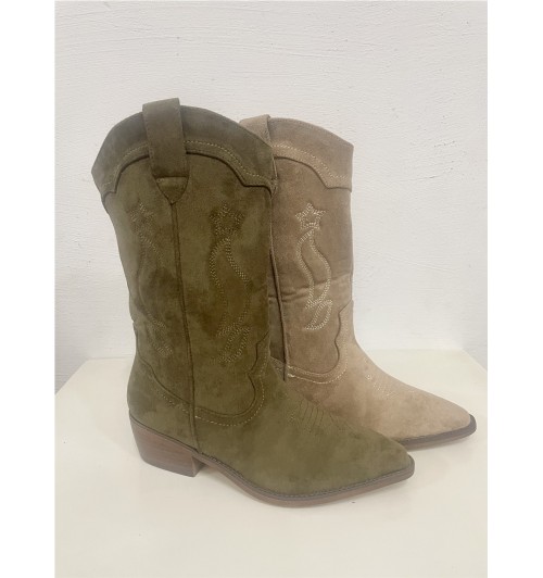 Bota campera bordada serraje