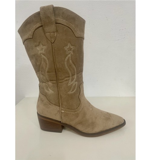 Bota campera bordada serraje