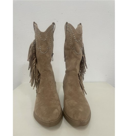 Bota campera flecos y tachas